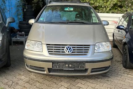 VW Sharan 186.661 km 1.499 € Essen 45145