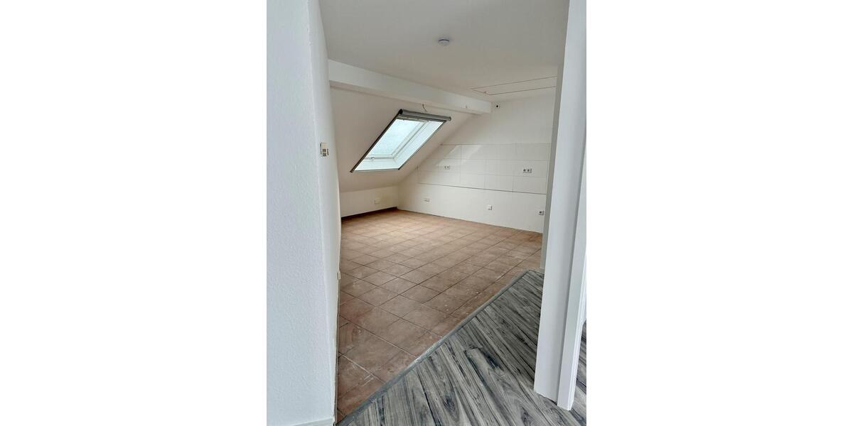 Dachgeschoßwohnung Wuppertal Unterbarmen - 5 Zimmer, 85 m&sup2;, 800&euro; | Angebot:25395285