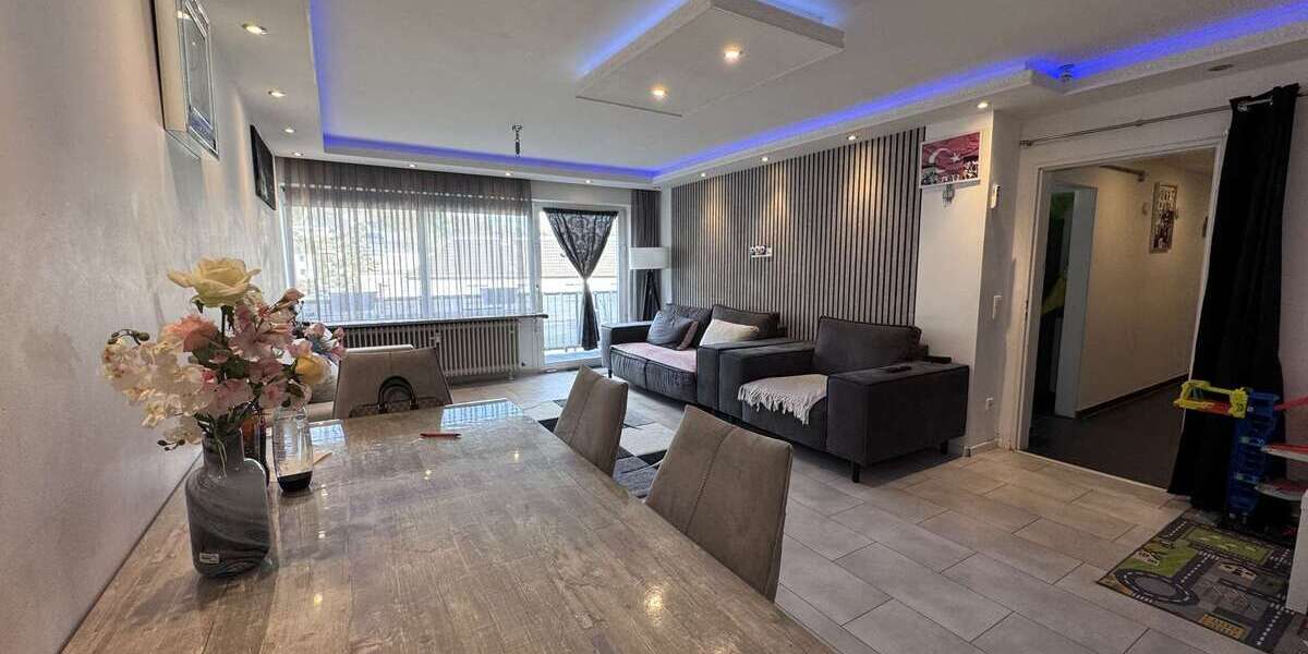 Traumhafte 3,5-Zimmer-Wohnung mit großem Balkon, herrlicher Aussicht, Garage und inkl.Einbauküche 3 zimmer