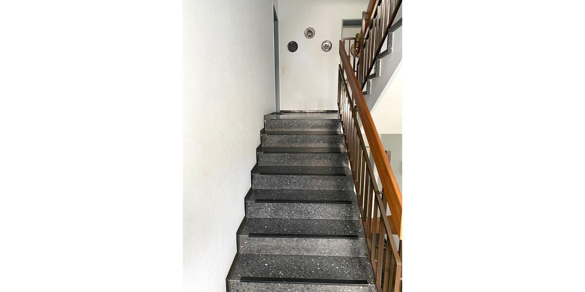 Luxuriöse Wohnung Eigentumswohnung m. Balkon & Garage + Parkplatz 3.5 zimmer