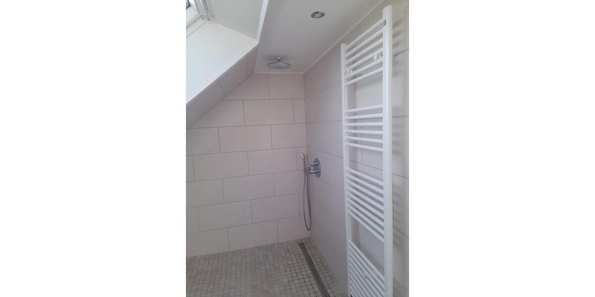 Schöne, helle und renovierte DG Wohnung in Ufhausen 3 zimmer