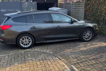 Ford Focus 63.000 km 17.700 &euro; Oberhausen 46119