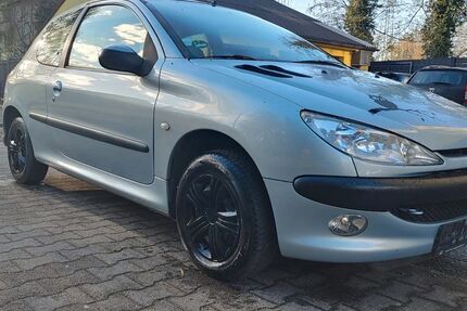 Peugeot 206 134.500 km 1.650 &euro; Essen 45326