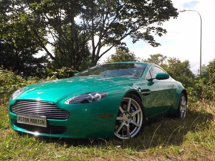 V8 Vantage