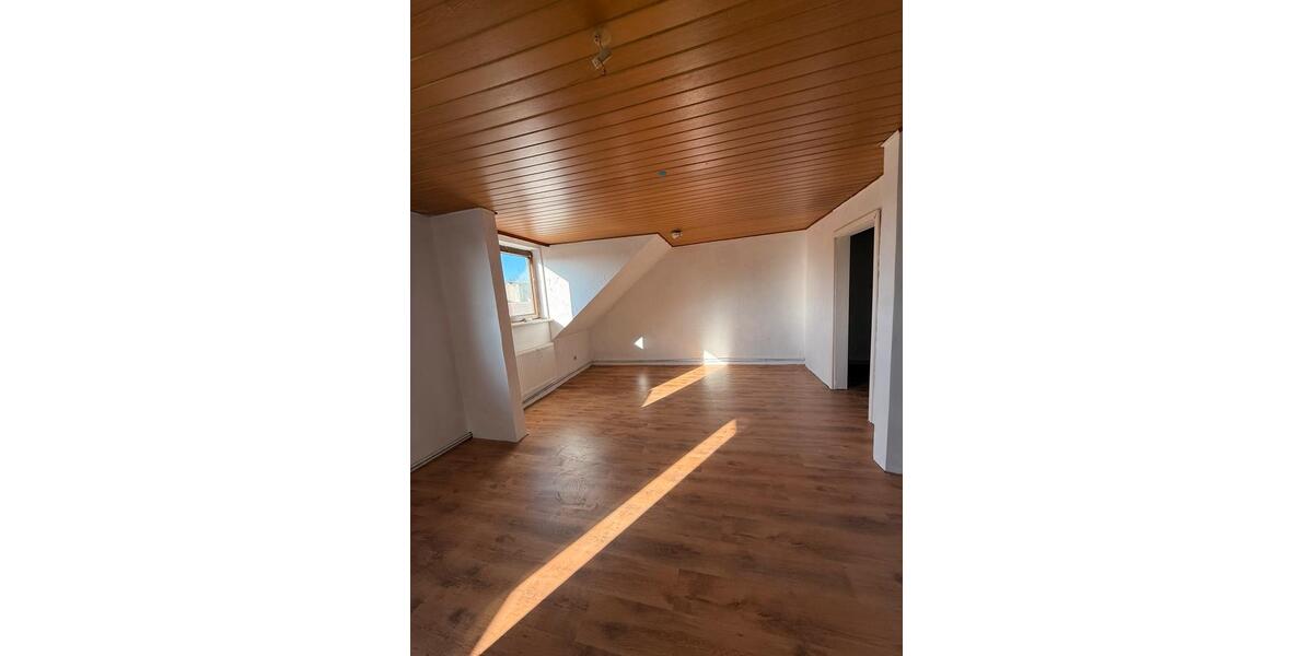 Dachgeschoßwohnung Gelsenkirchen Gelsenkirchen-Nord - 2 Zimmer, 77 m&sup2;, 450&euro; | Angebot:25796051