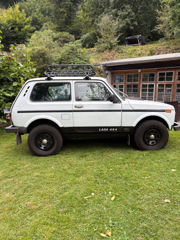 Lada Niva 88.550 km 9.500 € Essen 45277