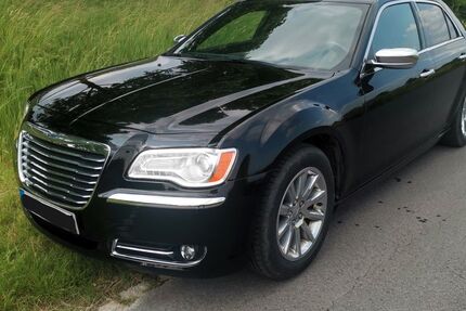 Chrysler 300C 137.500 km 13.500 € Oberhausen 46047