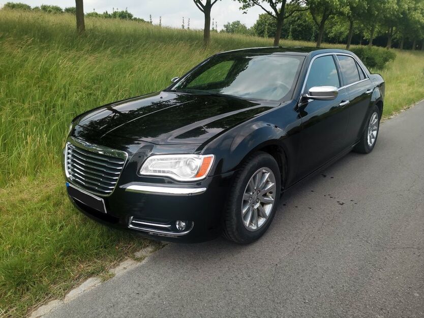 Chrysler 300C 137.500 km 13.500 € Oberhausen 46047