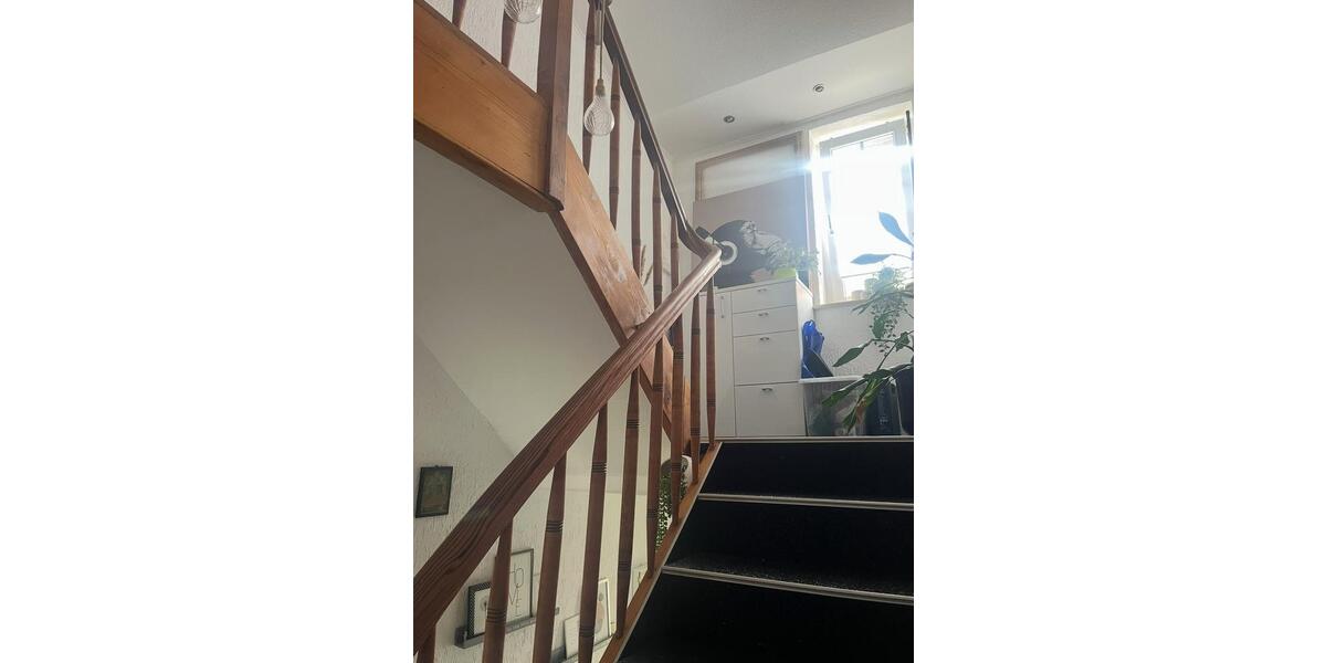 Reihenmittelhaus -modernisiert, gemütlich, mit Garten und Garagen 3.5 zimmer