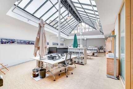 Büro in München 12.834 € 558 m²