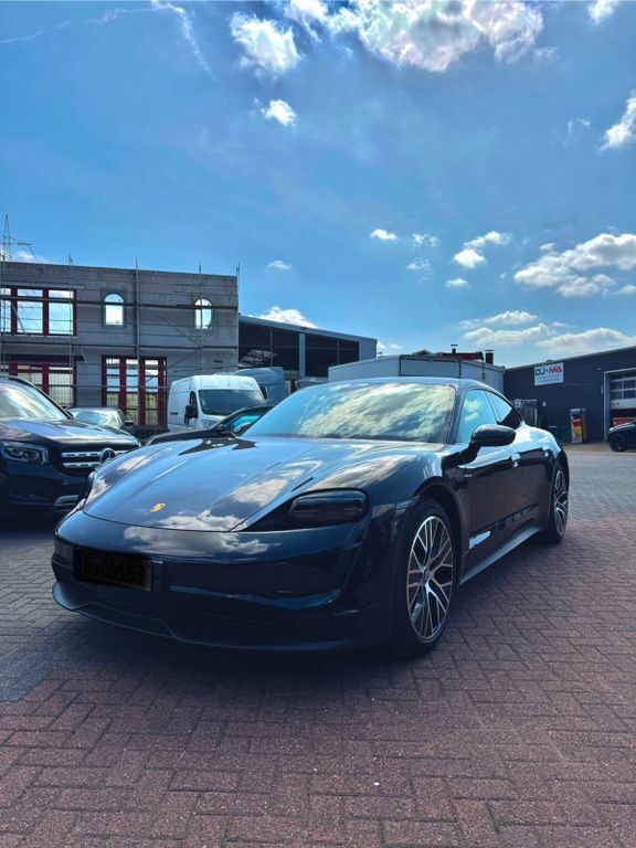 Porsche Taycan 97.500 km 51.900 € Essen 45326