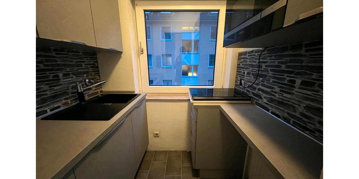 Helle ETW mit Balkon und Tiefgaragenstellplatz in zentraler Lage 2.5 zimmer