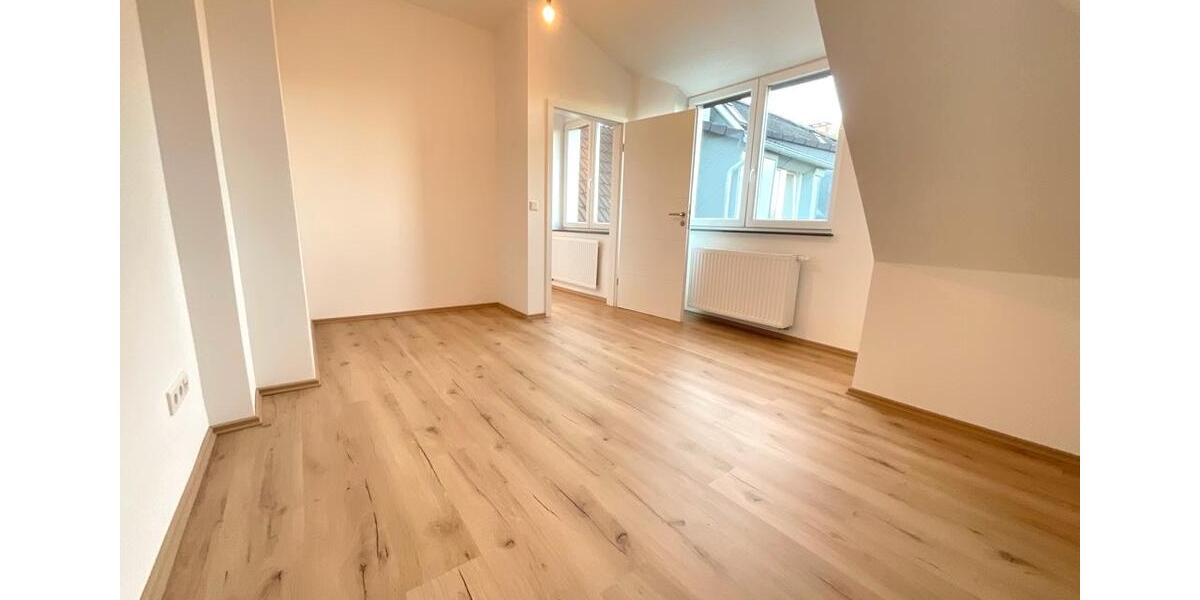 Wunderschöne 4 Zimmerwohnung mit Balkon, erster Monat mietfrei 4 zimmer