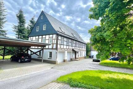 Erdgeschoßwohnung mit Tageslichtbad und eigenem Garten ( Einbauküche kann übernommen werden ) in einem Top gepflegten Dreiseitenhof
