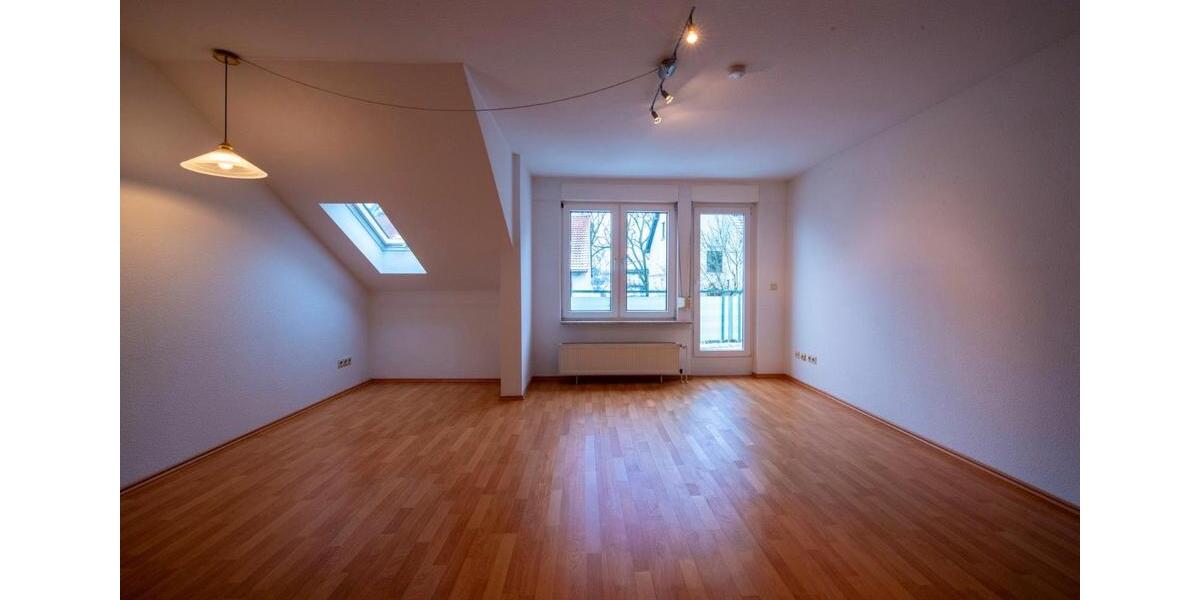 Dachgeschoßwohnung Bochum Querenburg - 2.5 Zimmer, 52 m&sup2;, 650&euro; | Angebot:25794758