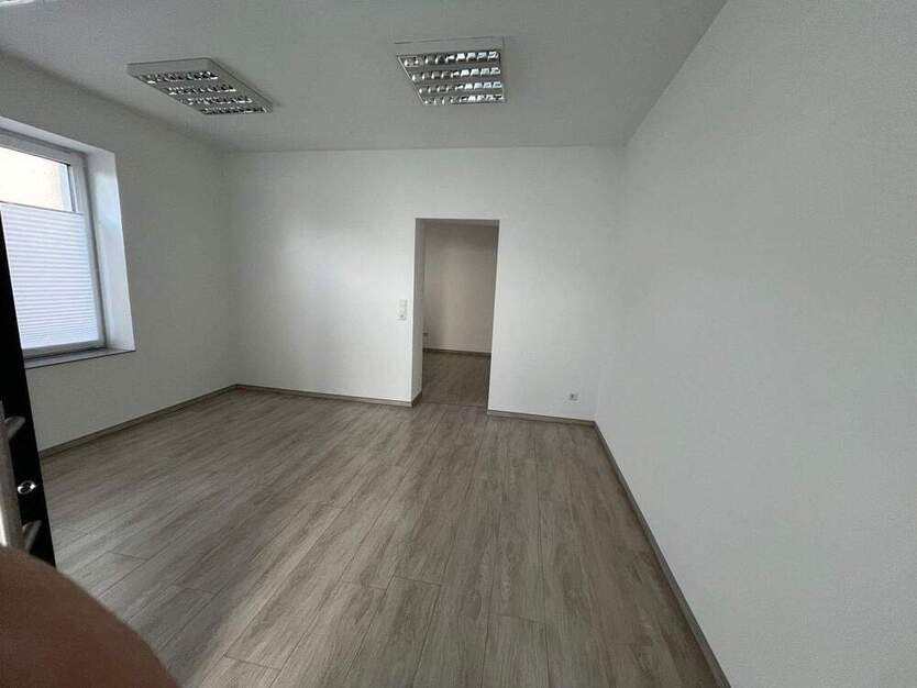 Attraktive GewerbeImmobilie zur Vermietung in Hagen - Moderne Bürofläche in Top-Lage mit Aufzug und Stellplatz!
