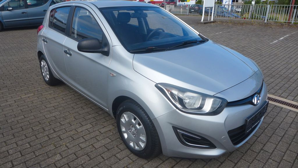 Hyundai i20 81.997 km 5.890 &euro; Hattingen (bei Bochum) 45527