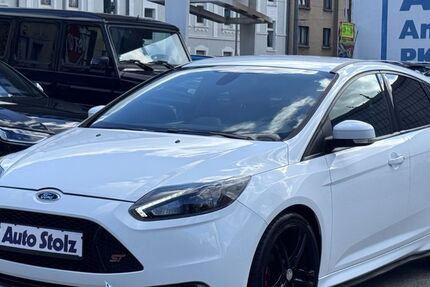 Ford Focus 141.581 km 9.350 &euro; Oberhausen 46045