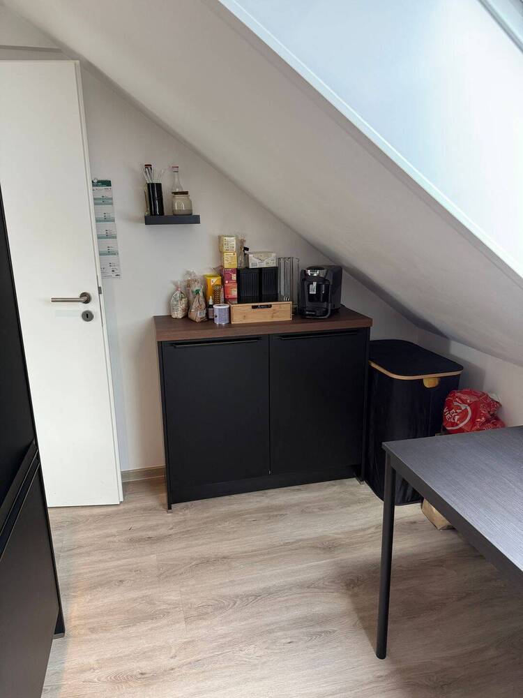 Modernes, helles sowie gemütliches Dachgeschoss mit 2 Zimmern, Küche, Diele, Bad mit Fenster