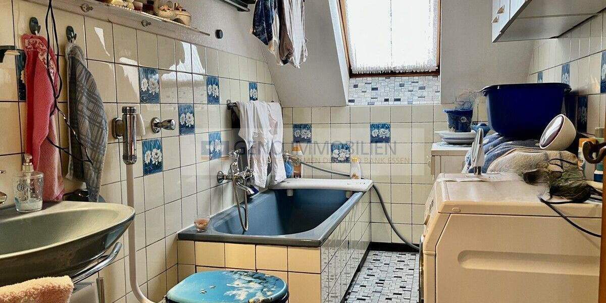 Gepflegte Dachgeschosswohnung wird frei für Sie! 2 zimmer