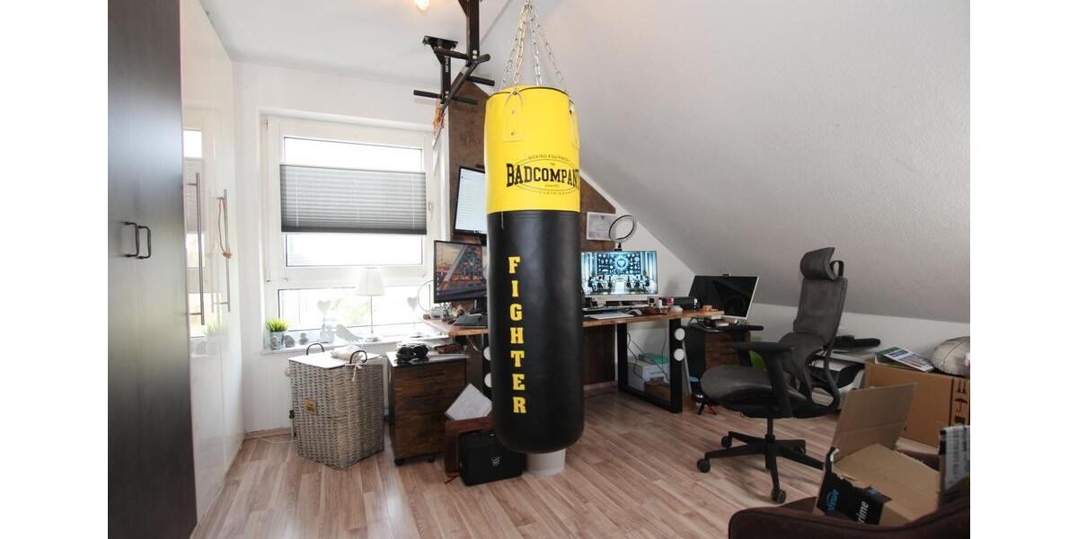 Dachgeschoßwohnung Bottrop Feldhausen - 4 Zimmer, 94 m&sup2;, 860&euro; | Angebot:25743434