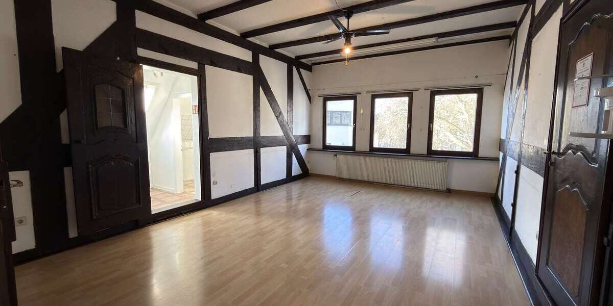Charmante 2,5-Zimmer-Dachgeschosswohnung in Hattingens Altstadt mit hohen Decken und Komfort - Dachgeschoßwohnung Hattingen | Angebot:27365948