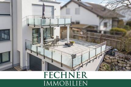 Viel Platz auf 3,5 Zimmern - mit großer Terrasse und kleinem Garten, Einzelgarage & Einbauküche!