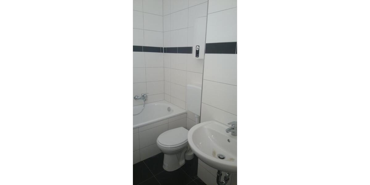 Mehrfamilienhaus mit 4 Garagen in guter Lage zimmer