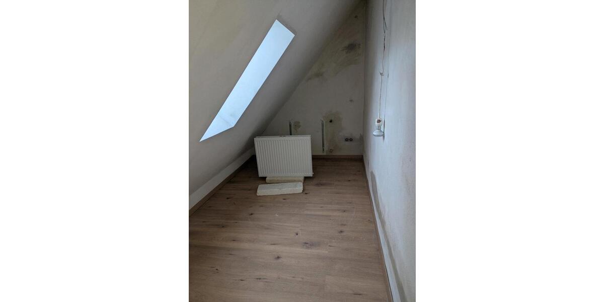 Dachgeschoßwohnung Essen Stadtbezirk II - 5 Zimmer, 79 m&sup2;, 850&euro; | Angebot:25176287