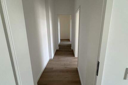 Wohnung Wuppertal Langerfeld - 5 Zimmer, 127 m&sup2;, 1.150&euro; | Angebot:25716410