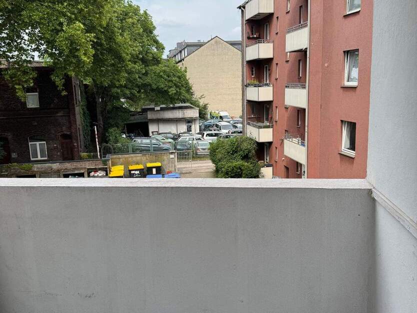 Renovierte, teilsanierte Wohnung mit zwei Zimmern in Duisburg-Neudorf 2 zimmer