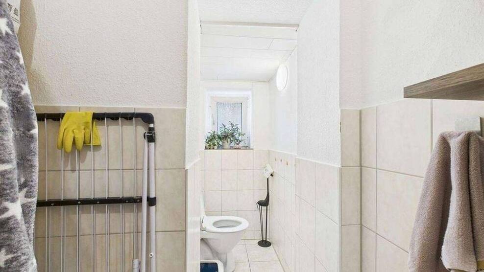Charmante AltbauWohnung im Erdgeschoss - bezugsfrei. Parkplatz!