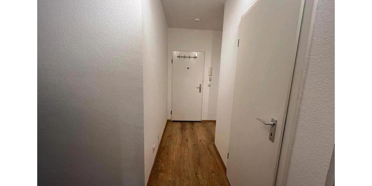 Helle ETW mit Balkon und Tiefgaragenstellplatz in zentraler Lage 2.5 zimmer