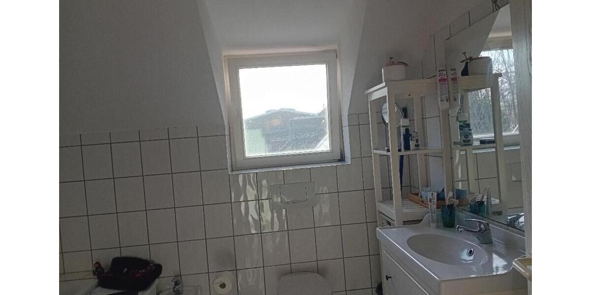 Dachgeschoßwohnung Oberhausen - 3.5 Zimmer, 100 m&sup2;, 195.000&euro; | Angebot:24979111