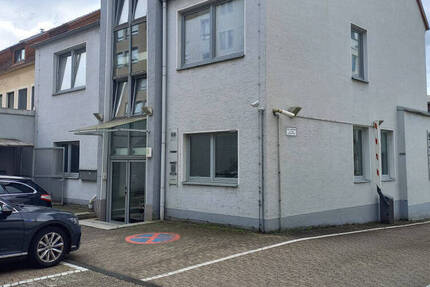 Helle 3 ZKB-Mietwohnung in ruhigem Hinterhaus SB-Ost