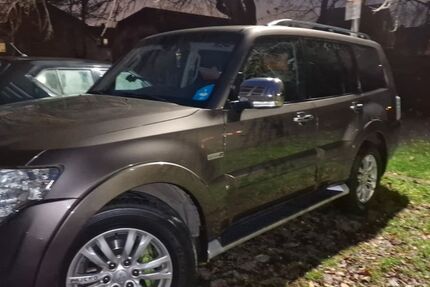 Mitsubishi Pajero 210.000 km 19.900 € Duisburg 47137