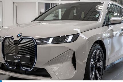 BMW iX 4.001 km 75.990 € Remscheid 42897