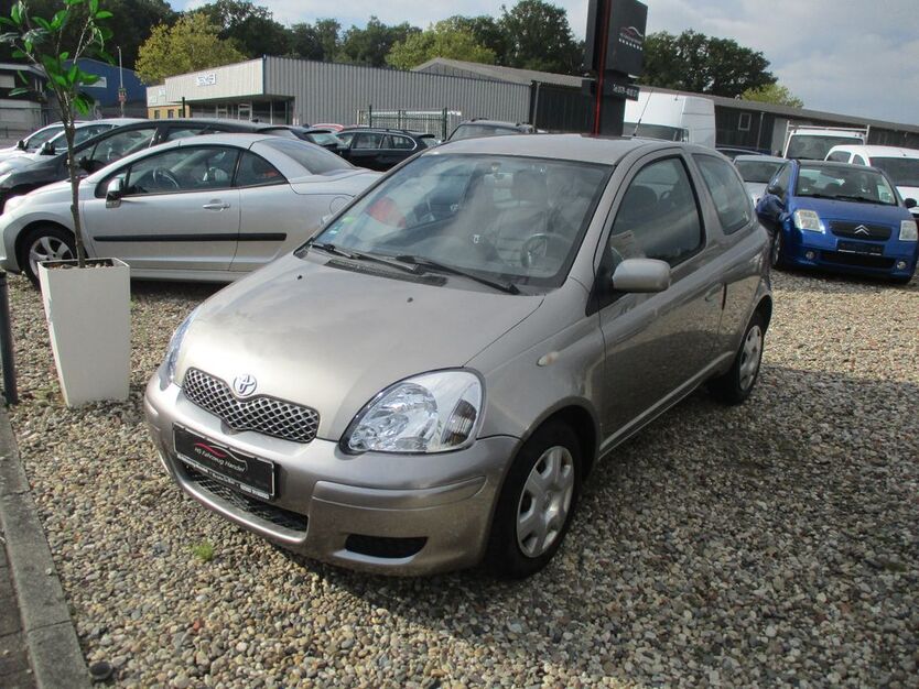 Toyota Yaris 148.574 km 1.999 € Selm 59379