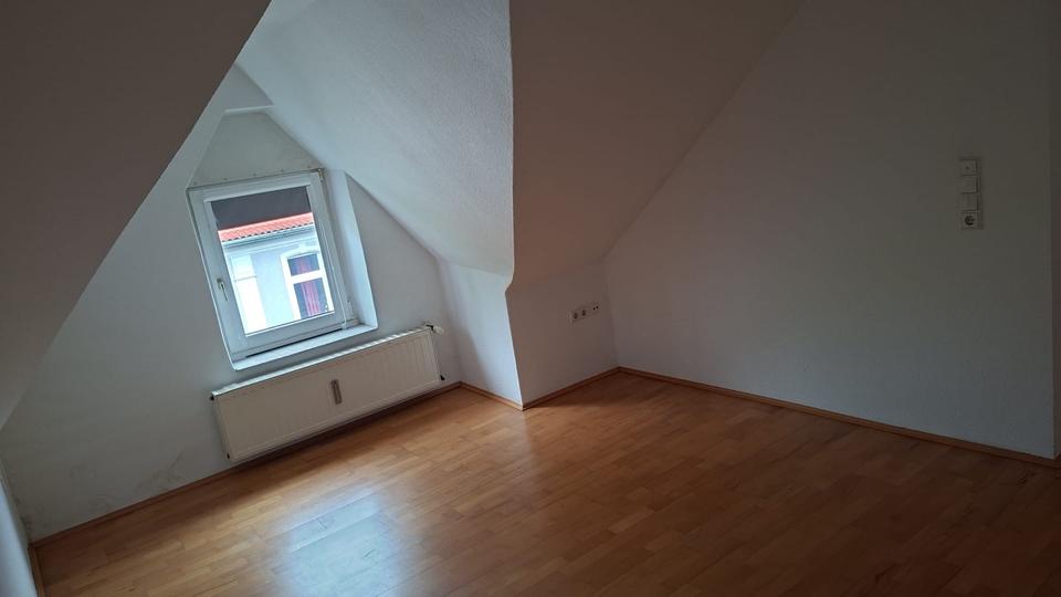 Dachgeschoßwohnung Bochum Günnigfeld - 2.5 Zimmer, 100 m&sup2;, 730&euro; | Angebot:26621352