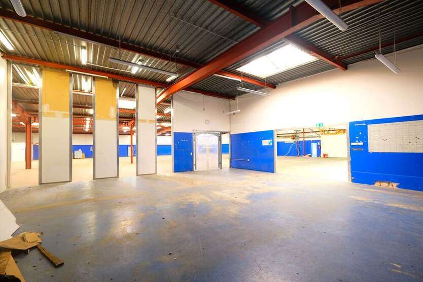 Halle in Bochum 3.700 € 640 m²