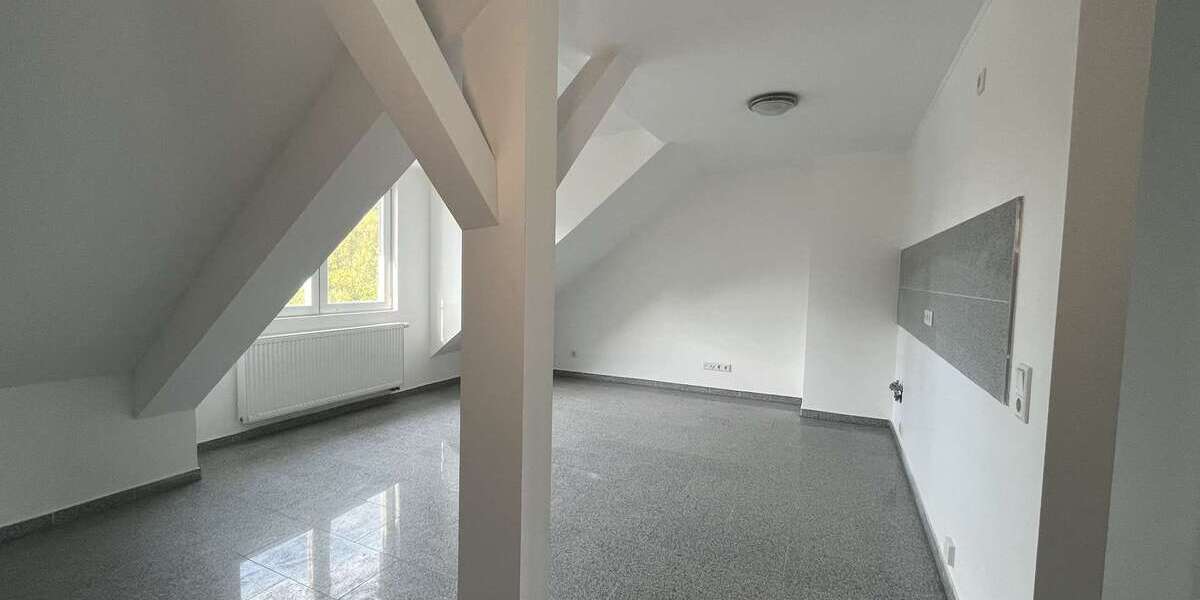 Frisch sanierte Dachgeschoss Wohnung mit 2 Zimmern und Terasse in Herne, Baukau-West - Etagenwohnung Herne Wanne | Angebot:17330341