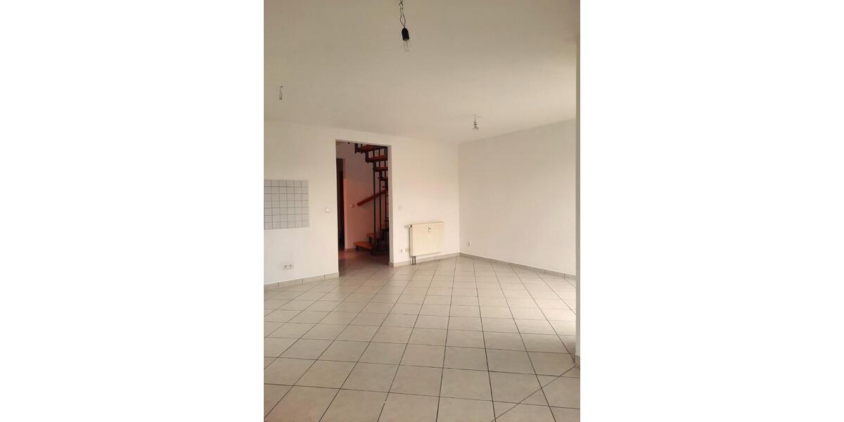 3-Zimmer-Wohnung auf zwei Ebenen mit Balkon und Stellplatz 3 zimmer