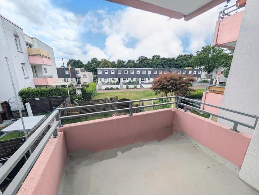 **Einziehen und wohlfühlen! +Balkon + modernes Tageslichtbad +Laminat +Gäste-WC** zimmer