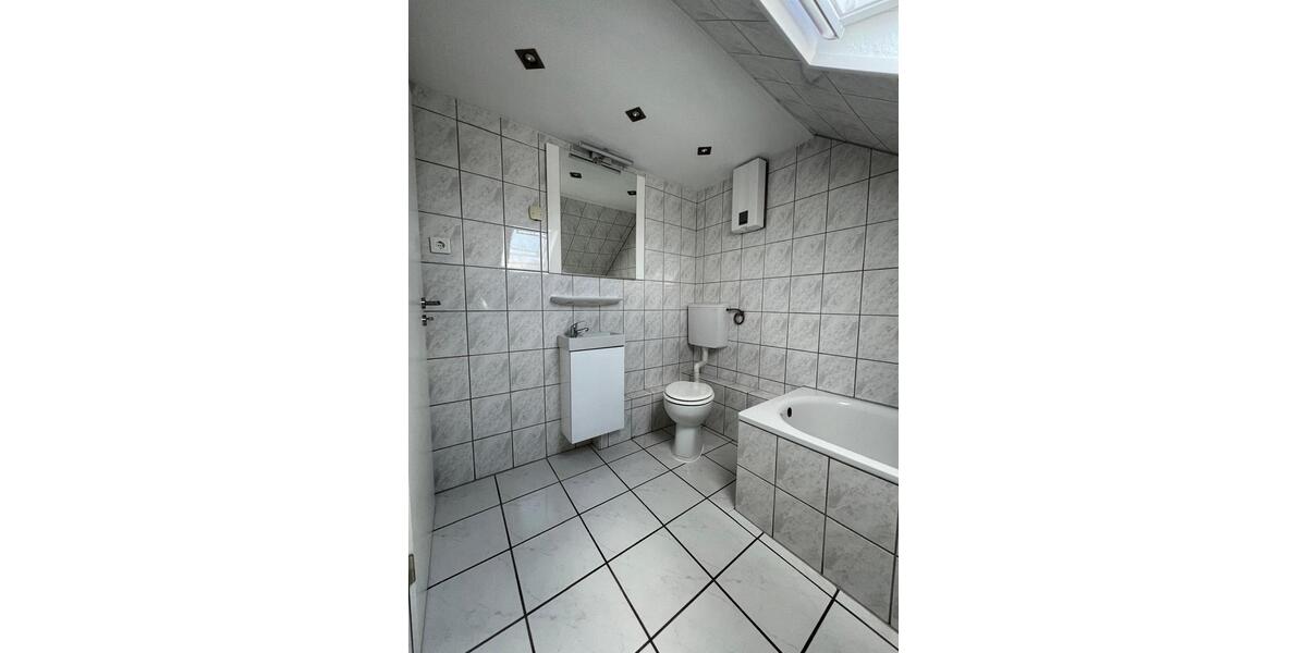Dachgeschoßwohnung Oberhausen Rothebusch - 2 Zimmer, 37 m&sup2;, 530&euro; | Angebot:27618415