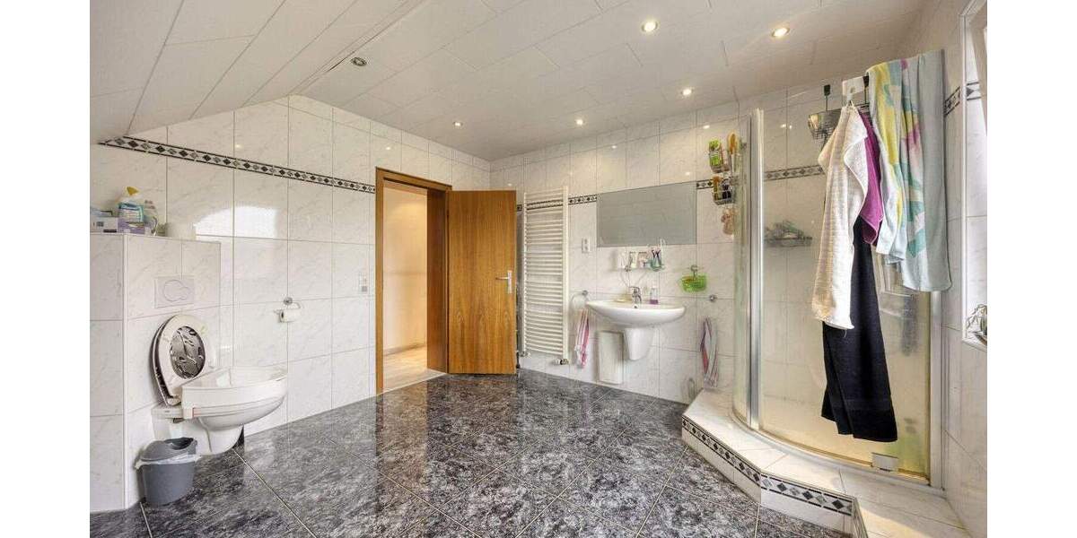 Etagenwohnung Castrop-Rauxel Frohlinde - 5 Zimmer, 176 m&sup2;, 340.000&euro; | Angebot:25680060