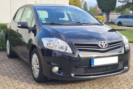 Toyota Auris 122.000 km 6.700 € Essen 45356