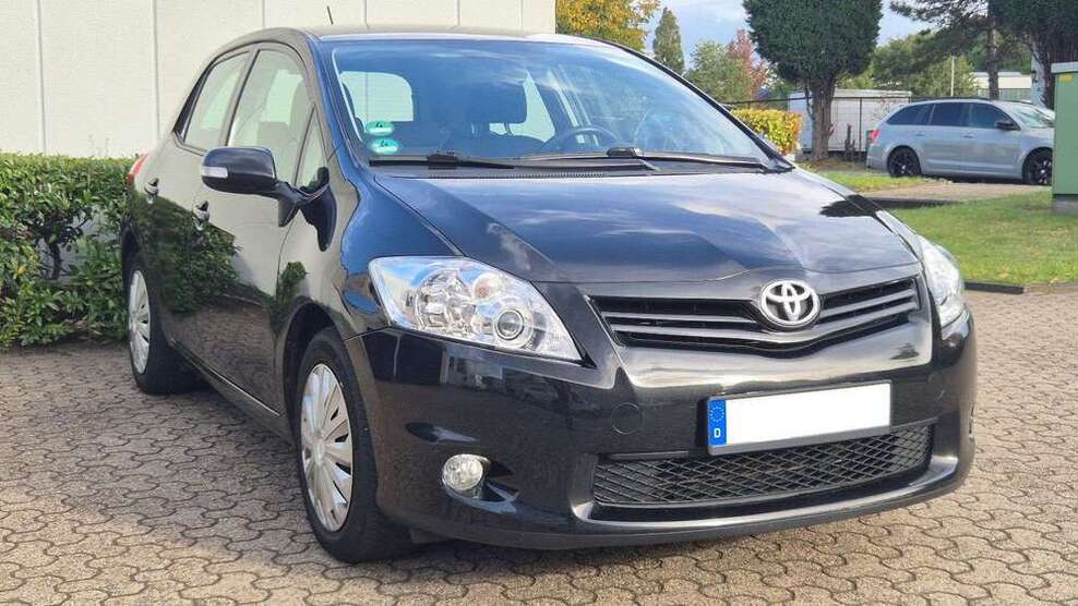 Toyota Auris 122.000 km 6.700 € Essen 45356