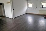 Büro, 2 Garagenhallen mit 83qm2 & ca. 100qm Kfz Stellfläche