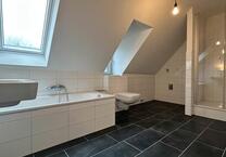 brandneues Bad mit Wanne UND Dusche *