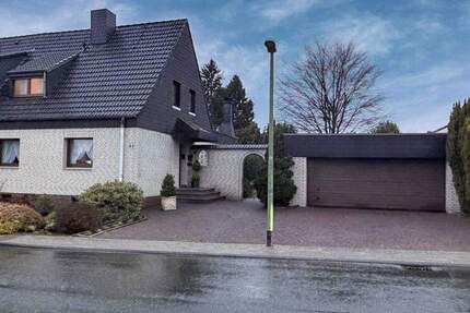 Doppelhaushälfte mit großzügigem Grundstück, Kamin und Doppelgarage 4 zimmer